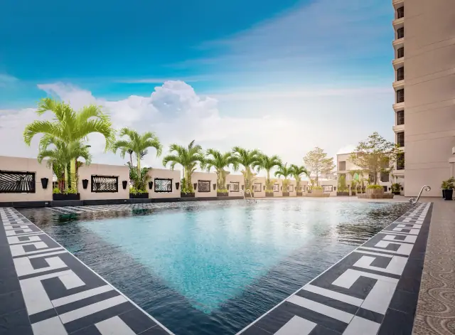 City Garden Tower – Pool